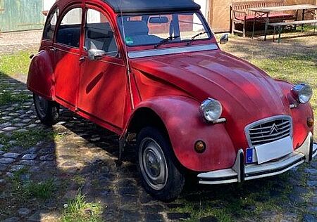 Citroën 2 CV Kultige Ente aus dem letzten Baujahr