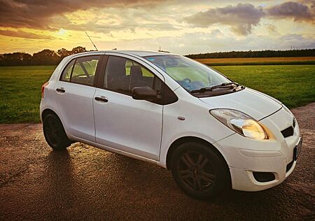 Toyota Yaris 1,33-l-Dual-VVT-i 99Ps Klima 6 Gang