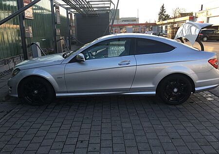Mercedes-Benz C 250 Coupé AMG Sportpaket BlueEFFICIENCY