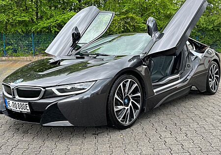 BMW i8 Coupé Garagenwagen Neuwagenzustand scheckheft
