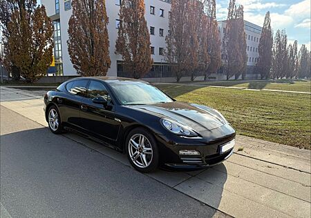 Porsche Panamera 4