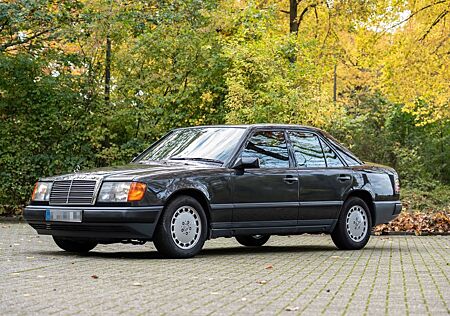 Mercedes-Benz 300 300E Rostfrei schwarz Leder Tempomat Sitzheizung