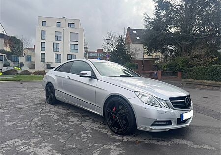 Mercedes-Benz E 300 Coupé BlueEFFICIENCY ELEGANCE EL...