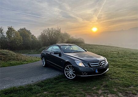 Mercedes-Benz E 350 Coupé CGI BlueEFFICIENCY ELEGANC...