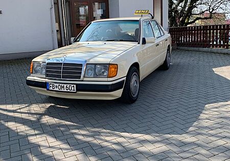 Mercedes-Benz 200 W124 200D Taxi International