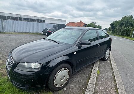Audi A3 1.6 FSI Attraction*Klima*Sitzhzg*Allwetter*