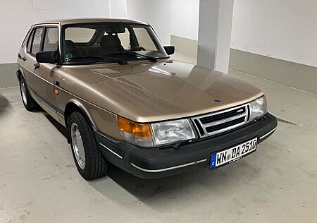 Saab 900
