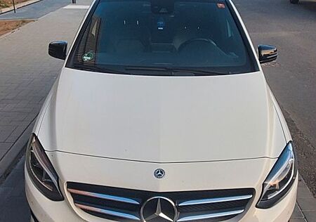 Mercedes-Benz B 220 d DCT PEAK Edition, Pano, Leder, Camera