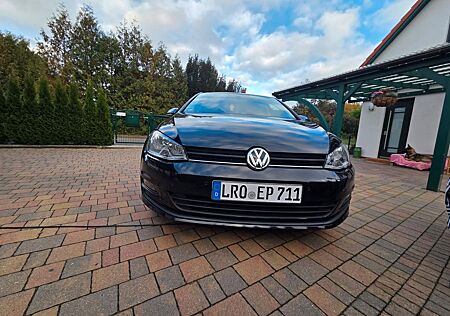 VW Golf Volkswagen VII TDI **AHK,NAVI , wenig Kilometer **