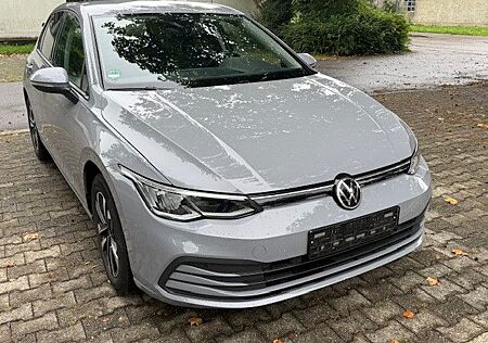 VW Golf Volkswagen VIII Lim. Life // LED //