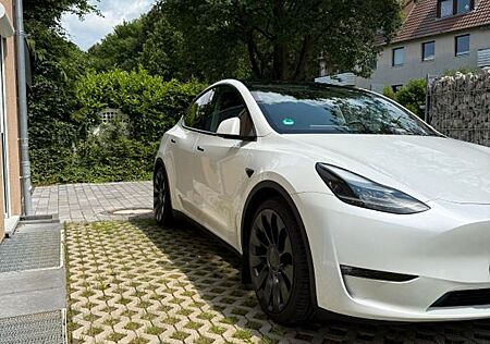 Tesla Model Y Performance - 8-fach bereift
