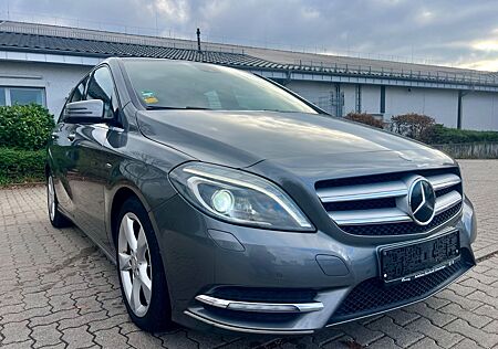 Mercedes-Benz B 180 *BI-XENON*LEDER*NAVI*BREMSE+INSPEKTION-NEU!