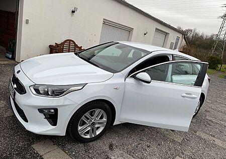 Kia Cee'd / Ceed 1.5 T-GDI DCT Vision Vision
