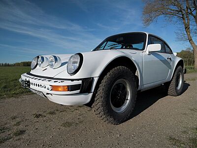 Porsche 911 Carrera 3.2 Safari RS