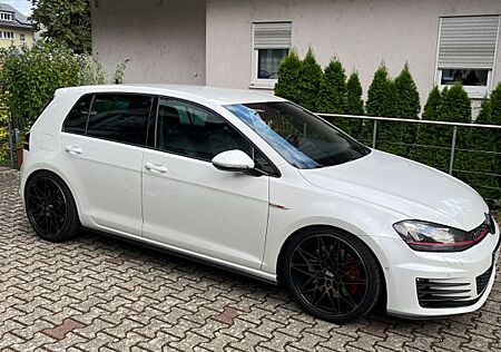 VW Golf Volkswagen VII GTI Performance