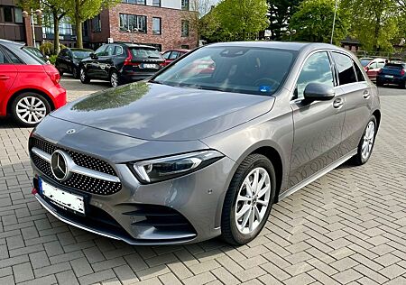 Mercedes-Benz A 250 e DCT AMG Line, 8-fach bereift, Ambiente