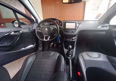 Peugeot 208 1.4 Allure ,Navi,Leder.
