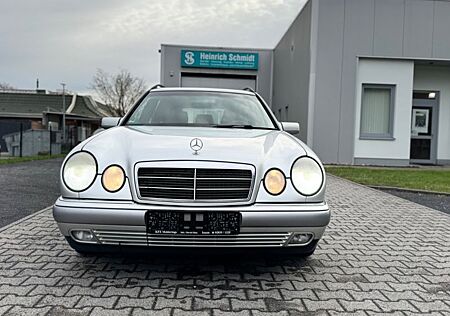 Mercedes-Benz E 200 T ELEGANCE