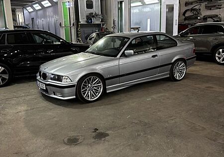 BMW 328i -