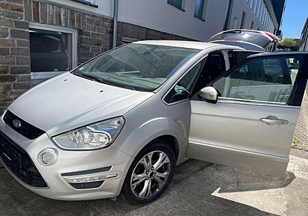 Ford S-Max 2,2 TDCi 147kW DPF Titanium Titanium
