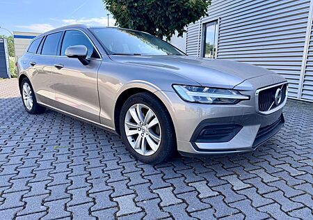 Volvo V60 D3 Momentum LEDER + NAVI+LED + harman/kardon