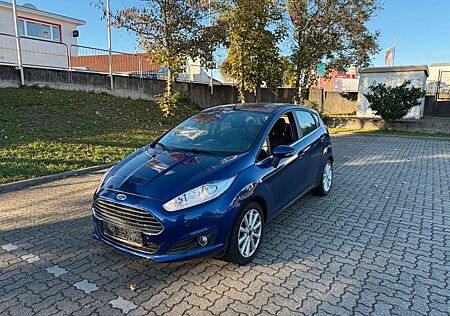 Ford Fiesta Titanium/SHZ/Navi/Pdc v+h