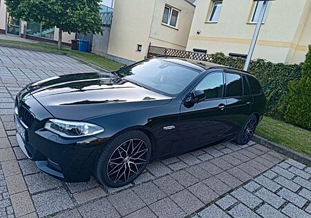 BMW 535d xDrive Touring A Luxury Line Luxury Line