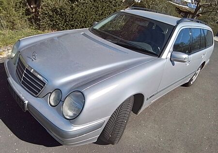 Mercedes-Benz E 320 CDI T CLASSIC, AUTOM, SZH, LEDER, 1HAND