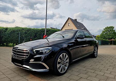 Mercedes-Benz E 300 de Lim. Exclusive*PANORAMA*LEDER*