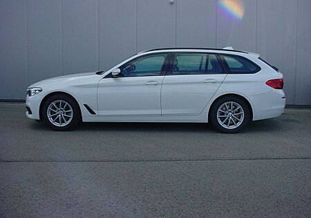 BMW 520 520dAT*Navi*AHK*LED*Sitzh*Multi*Business