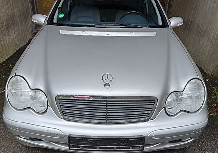 Mercedes-Benz C 200 Kompressor - 48.000 km + Apple Carplay + Kamera
