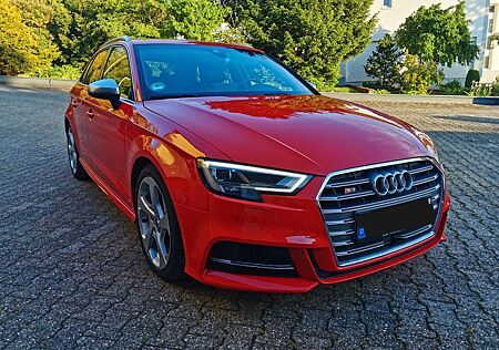 Audi S3 2.0 TFSI performance S tronic quattro Sportba