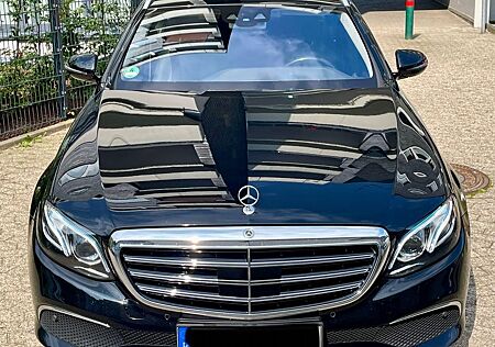 Mercedes-Benz E 220 d T 9G WIDESCREEN MULTIBEAM BURMESTER AHK