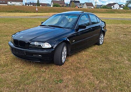 BMW 323i Limousine