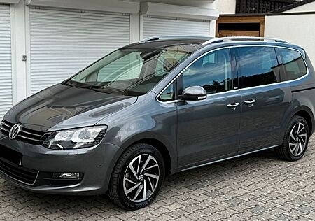 VW Sharan Volkswagen 2.0 TDI SCR DSG Connect AHK Pano 7Sitze