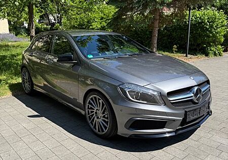 Mercedes-Benz A 45 AMG Performance Recaro Sitze und AGA*Night*