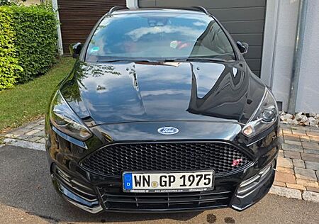 Ford Focus ST Leder-Sport-Paket 19" Felgen TOP!!!