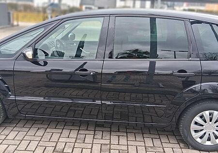 Ford S-Max 2,0 TDCi 103kW DPF Titanium