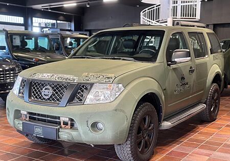 Nissan Pathfinder Stier Bundeswehr 2.5 dCi 4WD Standhzg