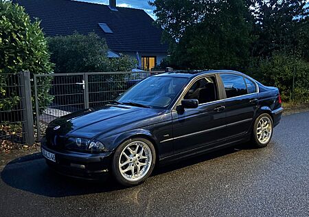 BMW 320i -