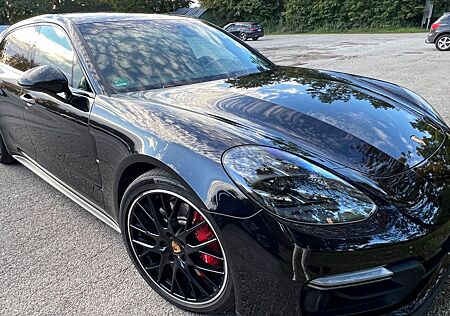 Porsche Panamera GTS Sport Turismo GTS