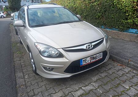 Hyundai i30 gebraucht kaufen Hyundai i30 CW 1.6 Comfort Automatik,wenig gelaufen, Top