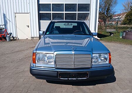 Mercedes-Benz 230 E
