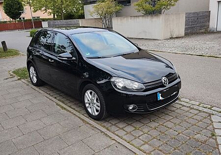 VW Golf Volkswagen 1.4 TSI 90 kW Highline, HU neu