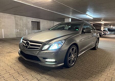 Mercedes-Benz E 350 Coupé CGI BlueEFFICIENCY AVANTG....