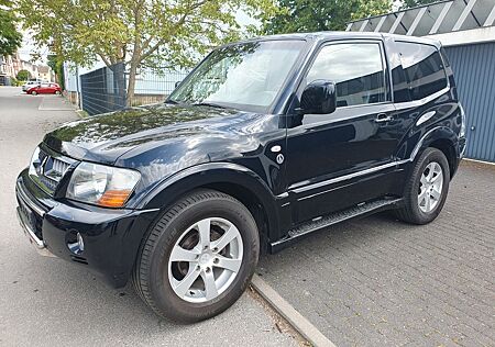 Mitsubishi Pajero 3,2 DI-D Dakar