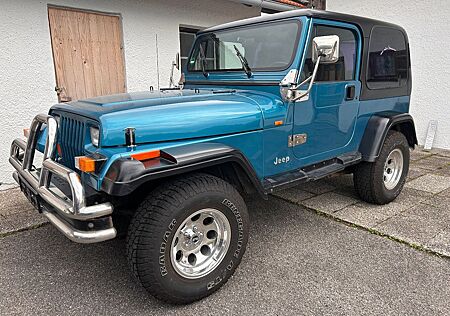 Jeep Wrangler YJ 2.5 - Hardtop+Bikini-Top+31er Reifen