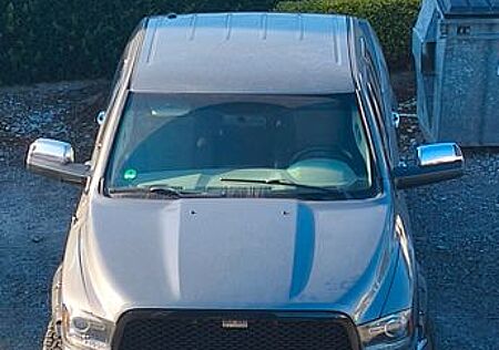 Dodge RAM 4X4 5.7 V8 Breiter Lauter Lone Star