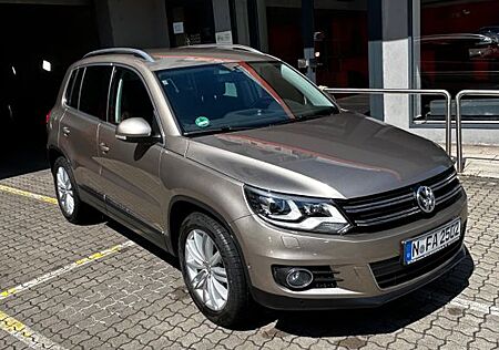VW Tiguan Volkswagen 2.0 TDI BlueMot T CUP Sport & St...