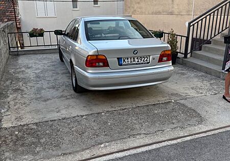 BMW 525i A -